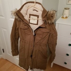 NWT Abercrombie & Fitch Women's Sherpa-Lined Parka